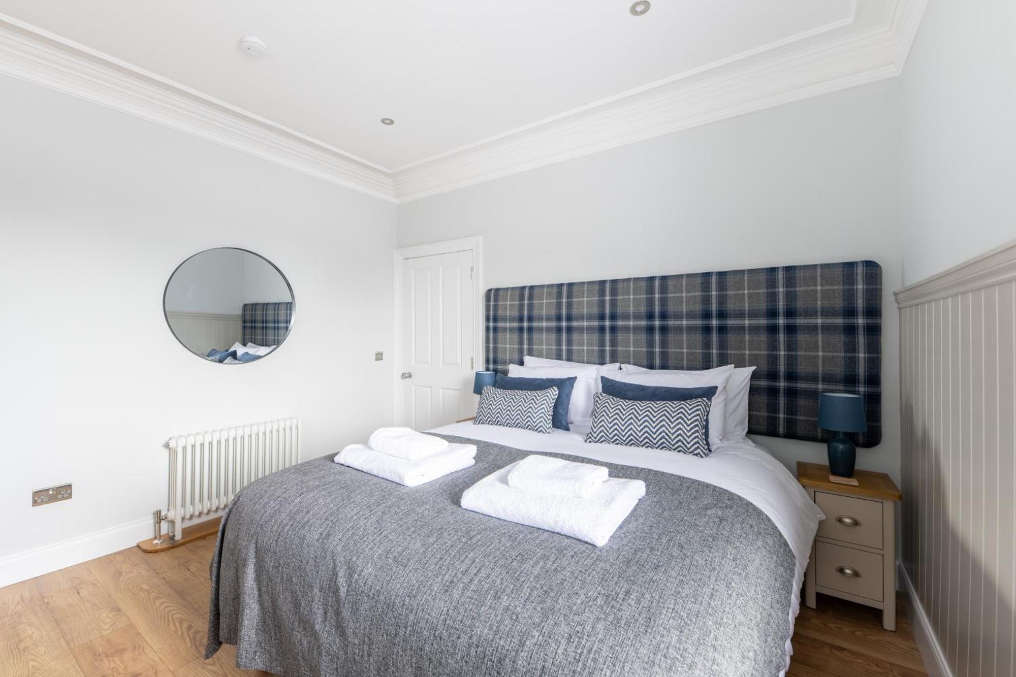 Glenmoriston Town House Apartments Инвернесс Экстерьер фото